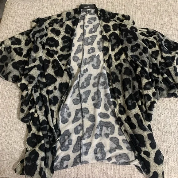 Snow Leopard Print Batwing Open Front Cardigan Shrug One Size (Up to XL) - Picture 4 of 6